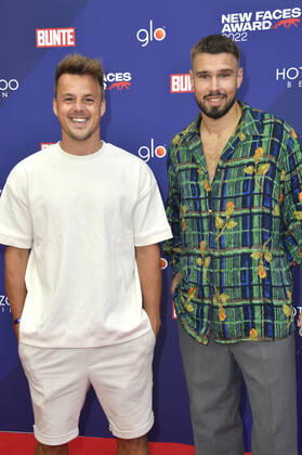 Alexander Knappe with companion Niklas at the Bunte New Faces Awards Film 2022 at the Delphi Filmpalast Berlin, 23 06 2022 Foto:xN.xKubelkax xFuturexImage