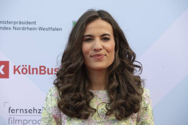 Mona AMEZIANE, presenter, red carpet, red carpet show, Grimme Online Awards 2022 ceremony on 23 06 2022 at Flora Koeln,