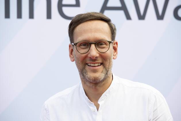 Simon BEECK, presenter, red carpet, red carpet show, presentation of the Grimme Online Awards 2022 on 23 06 2022 in the Flora Koeln,
