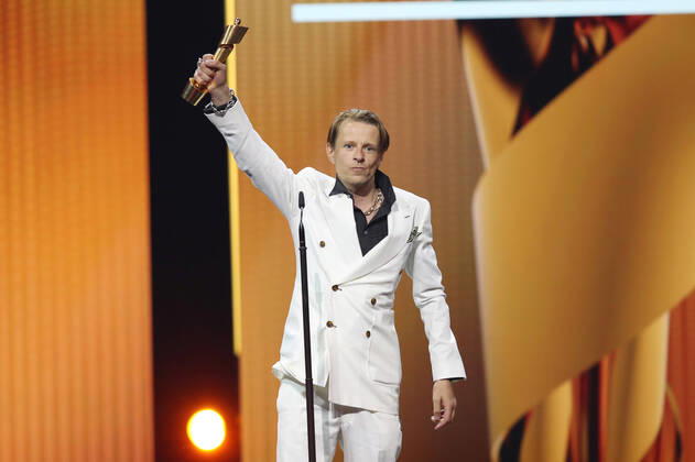 German Film Award 2022 BEST MALE SINGLE ROLE Award winner Alexander Scheer RABIYE KURNAZ AGAINST GEORGE W BUSH at the Lola German Film Award 2022 ceremony at the Palais am Funkturm in Berlin 24 06 2022 Copyright: xEventpressx