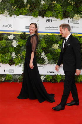 German Film Award 2022 Alexandra Maria Lara with Florian Gallenberger on the red carpet at the Lola German Film Award 2021 ceremony at the Palais am Funkturm in Messe Berlin Copyright: xEventpressxGolejewskix