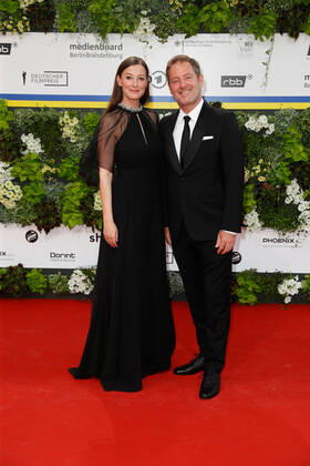 German Film Award 2022 Alexandra Maria Lara with Florian Gallenberger on the red carpet at the Lola German Film Award 2021 ceremony at the Palais am Funkturm in Messe Berlin Copyright: xEventpressxGolejewskix