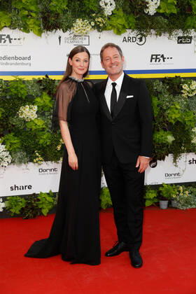German Film Award 2022 Alexandra Maria Lara with Florian Gallenberger on the red carpet at the Lola German Film Award 2021 ceremony at the Palais am Funkturm in Messe Berlin Copyright: xEventpressxGolejewskix