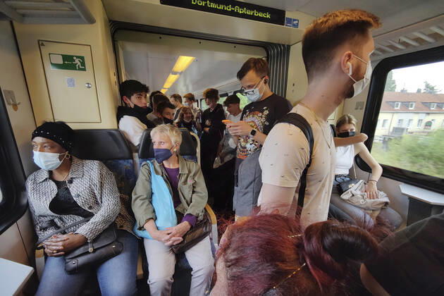 Throng at Train, Chaos at local transport, 9 Euro Ticket, Germany, North Rhine Westphalia, ruhr area, Holzwickede Crowds in The trains Chaos in Local transport, 9 Euro ticket, Germany, North Rhine Westphalia, Ruhr areas Holzwickede BLWS669289 Copyright: xblickwinkel S.xZiesex