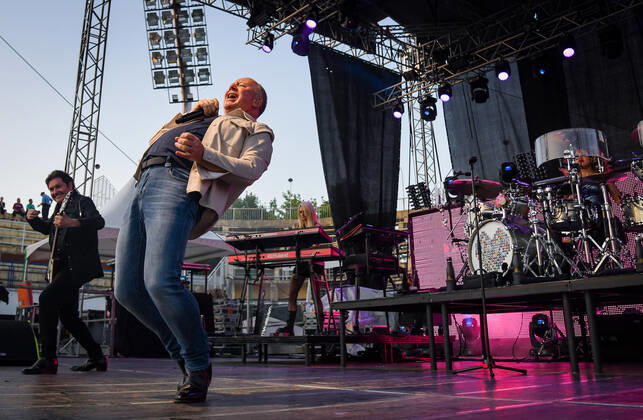 Entertainment Bilder des Tages Scottish band Simple Minds performs in Zagreb Jim Kerr, lead singer of Scottish band Simple Minds performs during a concert at SRC Salata, in Zagreb, Craotia, on June 30, 2022. JosipxRegovic PIXSELL