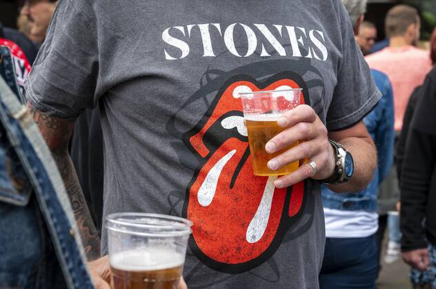 2022 07 07 16 39 33 AMSTERDAM Fans of The Rolling Stones at the Johan Cruijff ArenA prior to the concert The Stones had to cancel earlier, much to the disappointment of the fans, because the frontman turned out to have corona ANP KIPPA EVERT ELZINGA netherlands out belgium out  Copyright: xx x451451368x originalFilename: 451451368.jpg