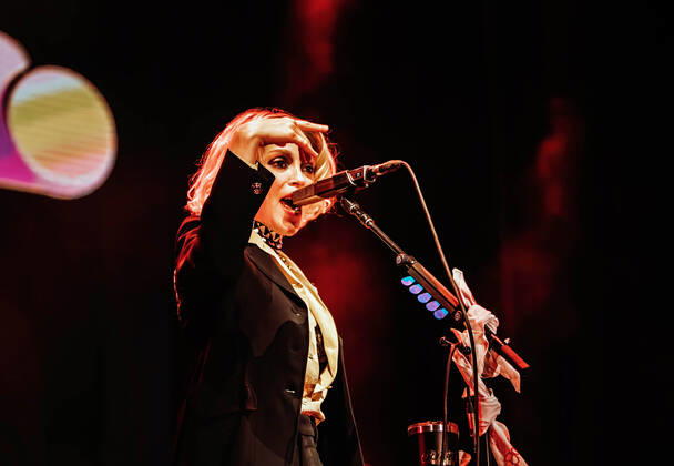 July 8, 2022, Madrid, Spain: Annie Clark better known as St Vincent performs on stage at MadCool festival in Ifema, Madrid. Madrid Spain - ZUMAs197 20220708_zaa_s197_063 Copyright: xValeriaxMagrix