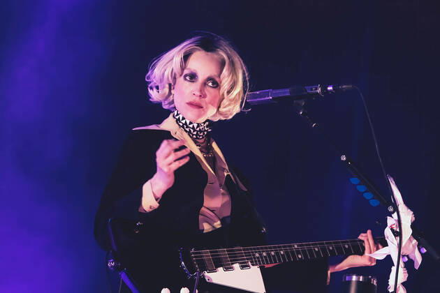 July 8, 2022, Madrid, Spain: Annie Clark better known as St Vincent performs on stage at MadCool festival in Ifema, Madrid. Madrid Spain - ZUMAs197 20220708_zaa_s197_075 Copyright: xValeriaxMagrix