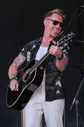 July 10, 2022, Great Tew, Oxfordshire, United Kingdom: Irish-born singer, songwriter, television presenter, and host of the Magic Radio breakfast show, Ronan Patrick John Keating, former member of boy band Boyzone performing live at Cornbury Festival. Great Tew United Kingdom - ZUMAs197 20220710_zaa_s197_284 Copyright: xDawnxFletcher-Parkx