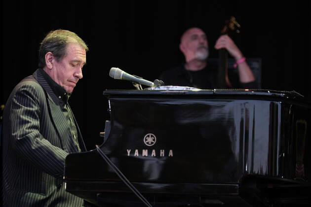 July 10, 2022, Great Tew, Oxfordshire, United Kingdom: Julian Michael Holland OBE aka Jools Holland, English pianist singer, songwriter, producer, composer, television presenter and former member of the band Squeeze, performing live on stage at Cornbury Festival. Great Tew United Kingdom - ZUMAs197 20220710_zaa_s197_322 Copyright: xDawnxFletcher-Parkx