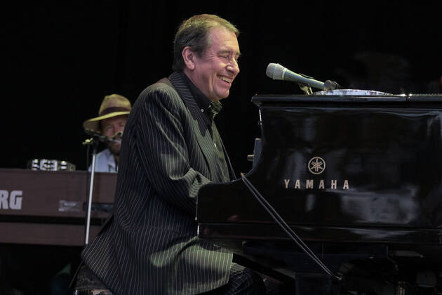 July 10, 2022, Great Tew, Oxfordshire, United Kingdom: Julian Michael Holland OBE aka Jools Holland, English pianist singer, songwriter, producer, composer, television presenter and former member of the band Squeeze, performing live on stage at Cornbury Festival. Great Tew United Kingdom - ZUMAs197 20220710_zaa_s197_325 Copyright: xDawnxFletcher-Parkx