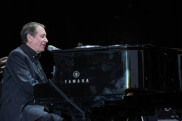 July 10, 2022, Great Tew, Oxfordshire, United Kingdom: Julian Michael Holland OBE aka Jools Holland, English pianist singer, songwriter, producer, composer, television presenter and former member of the band Squeeze, performing live on stage at Cornbury Festival. Great Tew United Kingdom - ZUMAs197 20220710_zaa_s197_318 Copyright: xDawnxFletcher-Parkx