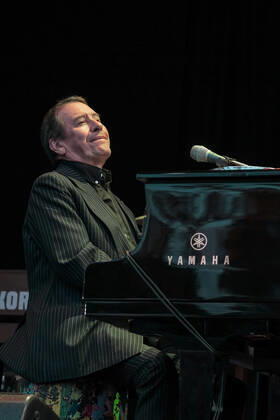 July 10, 2022, Great Tew, Oxfordshire, United Kingdom: Julian Michael Holland OBE aka Jools Holland, English pianist singer, songwriter, producer, composer, television presenter and former member of the band Squeeze, performing live on stage at Cornbury Festival. Great Tew United Kingdom - ZUMAs197 20220710_zaa_s197_321 Copyright: xDawnxFletcher-Parkx
