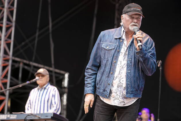 The Beach Boys Sixty Years of the Sound of Summer with Bruce Johnston li , keyboards from 1965, born 27 June 1942 in Chicago, Illinois, as Billy Baldwin and the last remaining founding member Mike Love re , lead vocals, born 15 March 1941 in Los Angeles, California as Michael Edward Love live during an open air performance at the Freilichtbühne Junge Gar