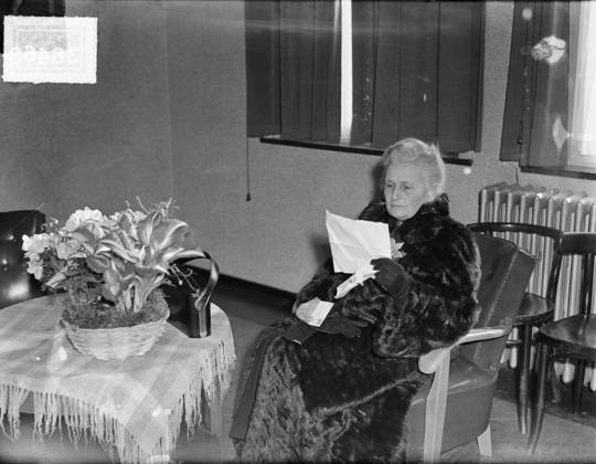 Anefo photo collection. Maria Montessori in Amsterdam. March 1, 1950. Amsterdam, Noord-Holland Copyright: xpiemagsx pienatarchpart1270921-38745 !ACHTUNG AUFNAHMEDATUM GESCHÄTZT!