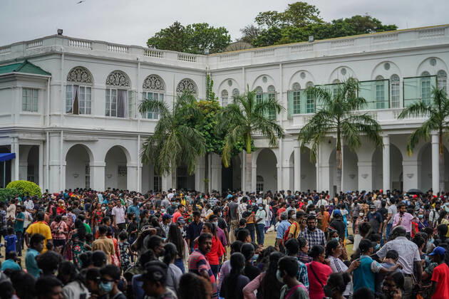 Two Days After Protesters Stormed Into President s House In Sri Lanka Thousands of people crowded the capital to take a look into the President s palace two days after protesters stormed into President s house in Colombo Sri Lanka on July 11, 2022. Colombo Sri Lanka Copyright: xThilinaxKaluthotagex originalFilename: kaluthotage-notitle220711_npM0D