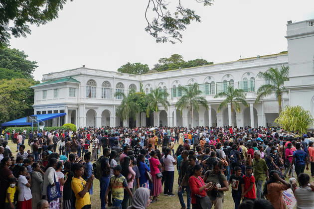 Two Days After Protesters Stormed Into President s House In Sri Lanka Thousands of people crowded the capital to take a look into the President s palace two days after protesters stormed into President s house in Colombo Sri Lanka on July 11, 2022. Colombo Sri Lanka Copyright: xThilinaxKaluthotagex originalFilename: kaluthotage-notitle220711_npZmv