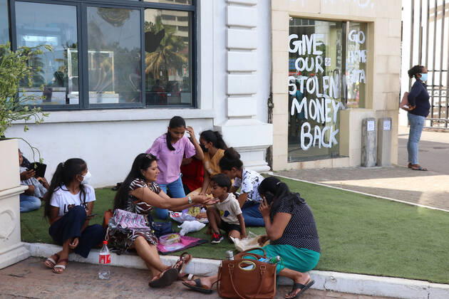 Three days after protesters stormed into President s House in Sri Lanka Thousands of people crowded the capital to take a look into the President s palace three days after protesters stormed into President s house in Colombo. Colombo Western Sri Lanka Copyright: SamanxAbesiriwardana