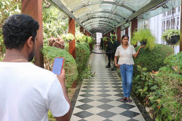 Three days after protesters stormed into President s House in Sri Lanka Thousands of people crowded the capital to take a look into the President s palace three days after protesters stormed into President s house in Colombo. Colombo Western Sri Lanka Copyright: SamanxAbesiriwardana