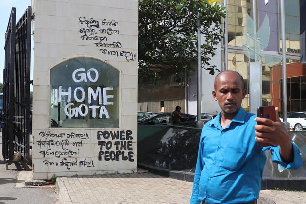 Three days after protesters stormed into President s House in Sri Lanka Thousands of people crowded the capital to take a look into the President s palace three days after protesters stormed into President s house in Colombo. Colombo Western Sri Lanka Copyright: SamanxAbesiriwardana