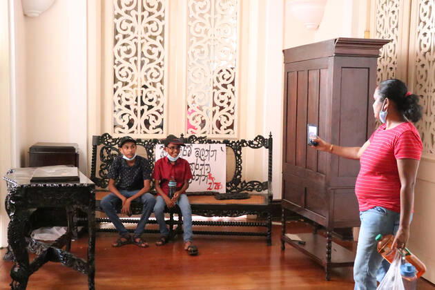 Three days after protesters stormed into President s House in Sri Lanka Thousands of people crowded the capital to take a look into the President s palace three days after protesters stormed into President s house in Colombo. Colombo Western Sri Lanka Copyright: SamanxAbesiriwardana