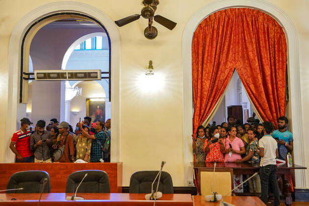 Three Days After Protesters Stormed Into President s House In Sri Lanka Thousands of people crowded the capital to take a look into the President s palace three days after protesters stormed into President s house in Colombo, Sri Lanka on July 12, 2022 Colombo Sri Lanka Copyright: xThilinaxKaluthotagex originalFilename: kaluthotage-notitle220712_npLTN
