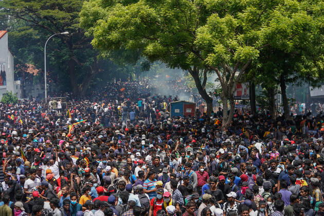 Anti-government Protesters Take Over The Prime Minister s Office In Sri Lanka Anti-government protesters take over the Prime Minister™s office in Sri Lanka. Police use a large amount of tear gas and water cannons to disperse the crowd which failed to stop the crowds. July 13, 2022 Colombo, Sri Lanka Colombo Sri Lanka Copyright: xThilinaxKaluthotagex originalFilename: kaluthotage-notitle220713_npVOq