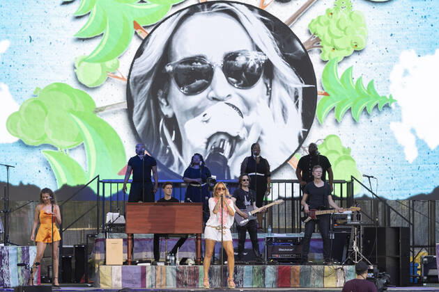 13 7 2022 singer Sarah Connor with band on the stage of meta city Vienna