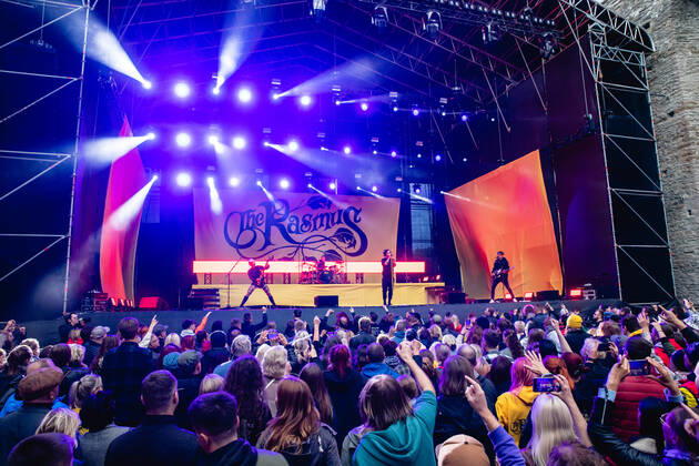 17.07.2022, Tallinn. Finnish rock band Rasmus performing in the Pirita Convent Ruins. The history of the ruins rising above the banks of the Pirita River date back to 1407, when the largest nunnery in Old Livonia was founded here. The convent that got its name from St. Birgitta survived in its original form until 1577, when the forces of Ivan the Terrible destroyed it. The massive façade, walls, cellars and graveyard have survived until the present. Photo: Raul Mee Postimees Tallinn Harjumaa Estonia 1RM17JUL2022A-65  Copyright: xRaulxMeex Lauri Ylönen