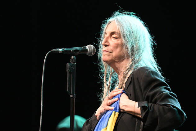 American singer and musician Patti Smith performs during her concert in Prague, Czech Republic, on July 19, 2022. On the photo Smith holds the Ukrainian flag. (CTKxPhoto MichalxKamaryt) CTKPhotoP2022071907993  kmt