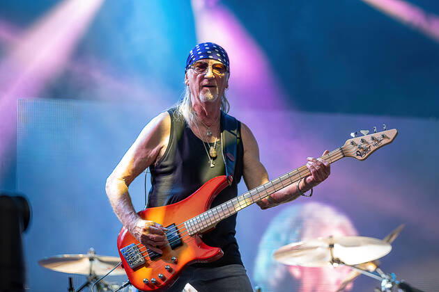 Loerrach Loerrach, Stimmen Festival 2022, 24 07 2022 Guitarist and bassist Roger Glover Deep Purple during the performance of the band on Thursday, 24 07 2022 at the Stimmen Festival The Stimmen Festival 2022 in Loerrach Copyright: xEibner-Pressefoto ThomasxHeßx EPS_THS