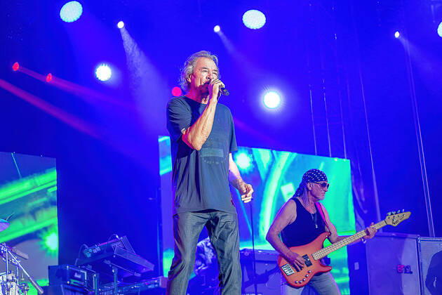 Loerrach Loerrach, Stimmen Festival 2022, 24 07 2022 from the left singer Ian Gillan, in the background on the right Roger Glover Deep Purple at the performance of the band on Thursday, 24 07 2022 at the Stimmen Festival The Stimmen Festival 2022 in Loerrach Copyright: xEibner-Pressefoto ThomasxHeßx EPS_THS