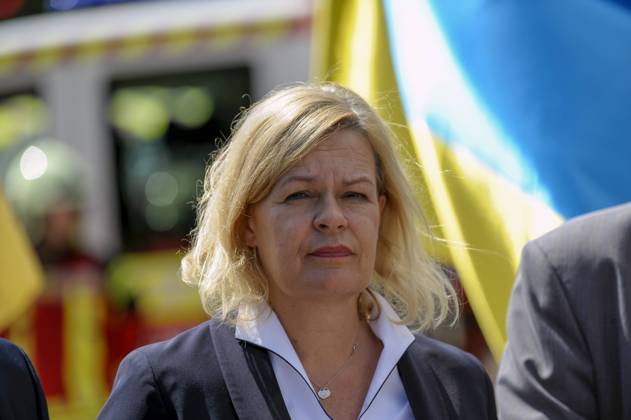 Ukraine-Krieg, Jahrestag der Invasion, Persönlichkeiten besuchen die Ukraine, Archivbilder Germany hands over vehicles and equipment for Ukrainian DSNS KYIV, UKRAINE - JULY 25, 2022 - Germany s Federal Minister of the Interior and Community Nancy Faeser attends the ceremony to hand over vehicles and equipment from the German government to Ukraine s State Emergency Service (DSNS in Ukrainian) in Mykhailivska Square, Kyiv, capital of Ukraine. This photo cannot be distributed in the Russian Federation. NO USE RUSSIA. NO USE BELARUS. Kyiv Ukraine  Copyright: xRuslanxKaniukax originalFilename: ukrinform-germanyh220725_npI2D