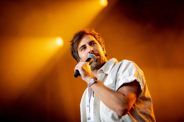 The singer songwriter Max Giesinger performs on Tuesday 26 07 22 in the castle Eyrichshof in Ebern district Haßberge in front of about 3000 visitors Copyright: HMBxMedia PattyxVarasano