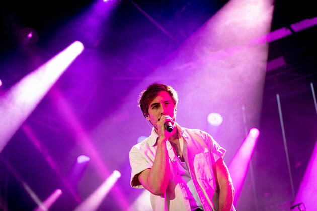 The singer songwriter Max Giesinger performs on Tuesday 26 07 22 in the castle Eyrichshof in Ebern district Haßberge in front of about 3000 visitors Copyright: HMBxMedia PattyxVarasano