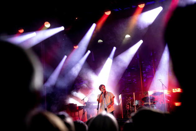 The singer songwriter Max Giesinger performs on Tuesday 26 07 22 in the castle Eyrichshof in Ebern district Haßberge in front of about 3000 visitors Copyright: HMBxMedia PattyxVarasano