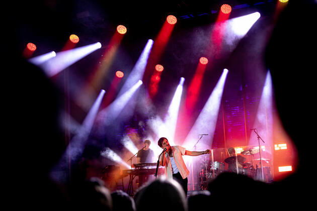 The singer songwriter Max Giesinger performs on Tuesday 26 07 22 in the castle Eyrichshof in Ebern district Haßberge in front of about 3000 visitors Copyright: HMBxMedia PattyxVarasano