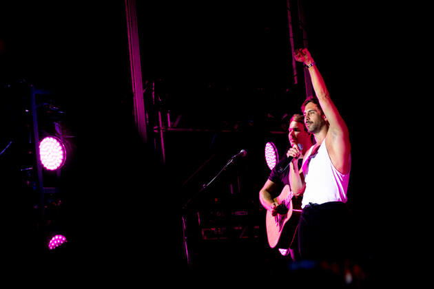 The singer songwriter Max Giesinger performs on Tuesday 26 07 22 in the castle Eyrichshof in Ebern district Haßberge in front of about 3000 visitors Copyright: HMBxMedia PattyxVarasano