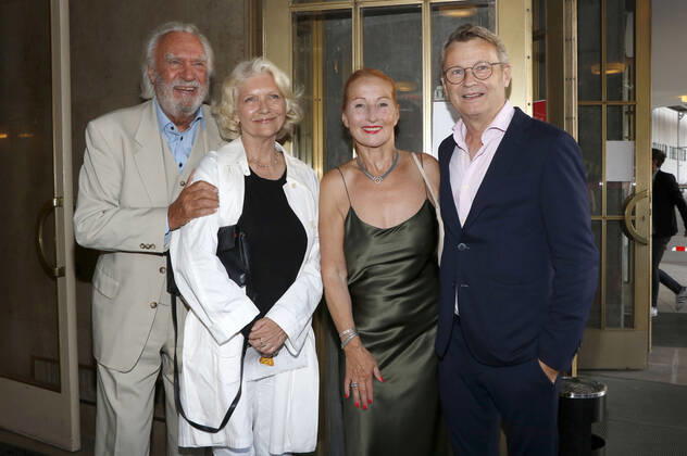 Achim Wolff, Rita Feldmeier, Birgit Wolff and Rene Heinersdorff at the premiere of the play Brauchen Sie ne Quittung at the Komödie am Kurfürstendamm in the Schiller Theater Berlin, 27 07 2022 Foto:xA.xBuggex xFuturexImage