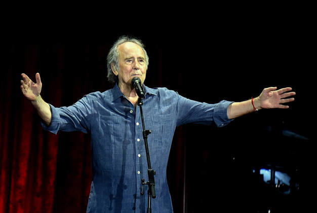 July 29, 2022, Sitges, Barcelona, Spain: The Spanish singer-songwriter and poet Joan Manuel Serrat (78), performs at Jardines de Terramar in Sitges, before 2100 people with a Sold Out at the box office in one of the concerts that is part of his tour of farewell, The vice of singing, 1965-2022 Sitges Spain - ZUMAs197 20220729_zaa_s197_193 Copyright: xRamonxCostax