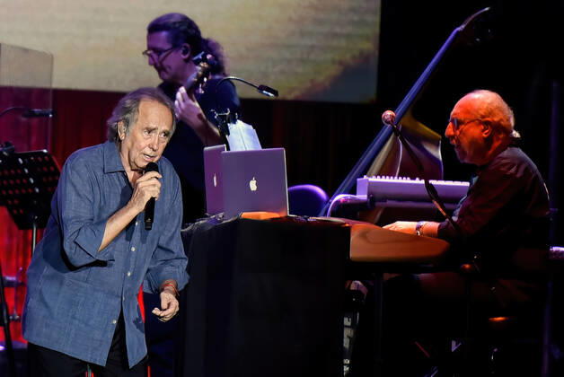 July 29, 2022, Sitges, Barcelona, Spain: The Spanish singer-songwriter and poet Joan Manuel Serrat (78), performs at Jardines de Terramar in Sitges, before 2100 people with a Sold Out at the box office in one of the concerts that is part of his tour of farewell, The vice of singing, 1965-2022 Sitges Spain - ZUMAs197 20220729_zaa_s197_201 Copyright: xRamonxCostax
