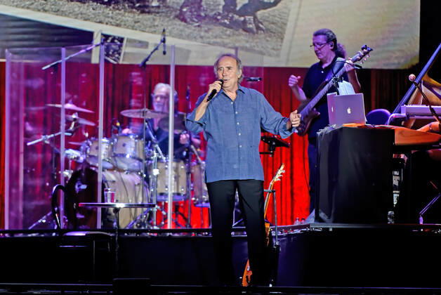 July 29, 2022, Sitges, Barcelona, Spain: The Spanish singer-songwriter and poet Joan Manuel Serrat (78), performs at Jardines de Terramar in Sitges, before 2100 people with a Sold Out at the box office in one of the concerts that is part of his tour of farewell, The vice of singing, 1965-2022 Sitges Spain - ZUMAs197 20220729_zaa_s197_202 Copyright: xRamonxCostax