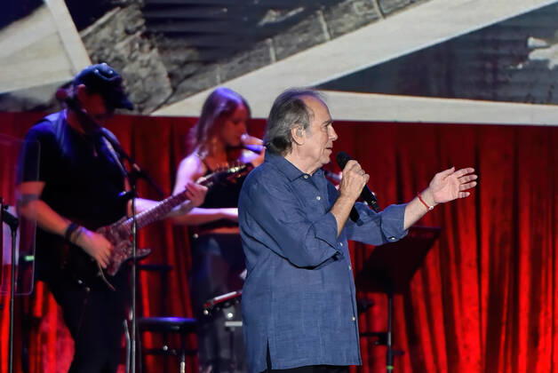 July 29, 2022, Sitges, Barcelona, Spain: The Spanish singer-songwriter and poet Joan Manuel Serrat (78), performs at Jardines de Terramar in Sitges, before 2100 people with a Sold Out at the box office in one of the concerts that is part of his tour of farewell, The vice of singing, 1965-2022 Sitges Spain - ZUMAs197 20220729_zaa_s197_204 Copyright: xRamonxCostax
