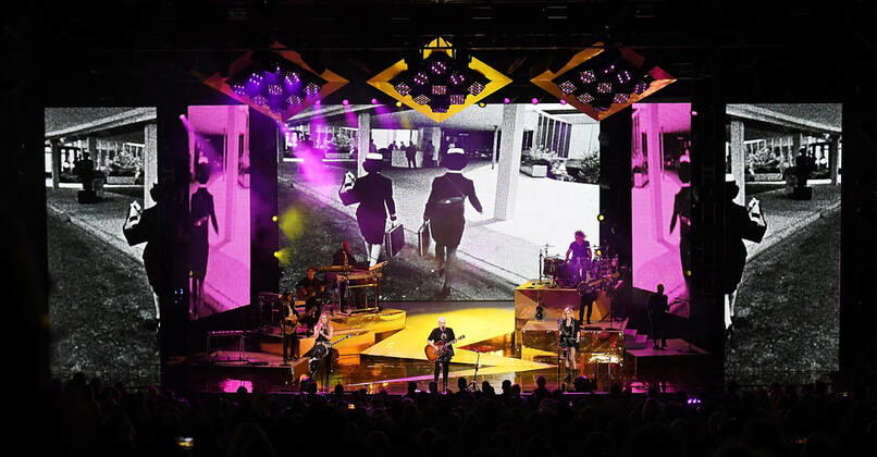 July 30, 2022, Mountain View, CA, USA: The Chicks - Emily Strayer, Natalie Maines and Martie Maguire perform at Shoreline Amphitheatre on July 30, 2022 in Mountain View, California. Mountain View USA - ZUMAs181 20220730_zea_s181_064 Copyright: xImagespacex