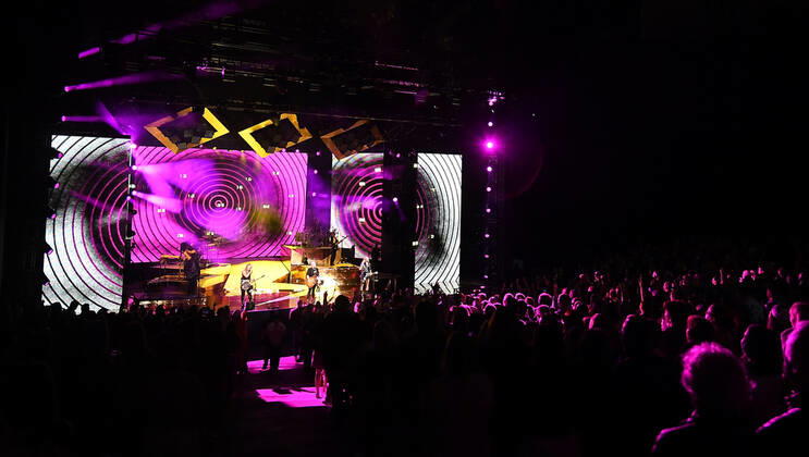 July 30, 2022, Mountain View, CA, USA: The Chicks - Emily Strayer, Natalie Maines and Martie Maguire perform at Shoreline Amphitheatre on July 30, 2022 in Mountain View, California. Mountain View USA - ZUMAs181 20220730_zea_s181_070 Copyright: xImagespacex
