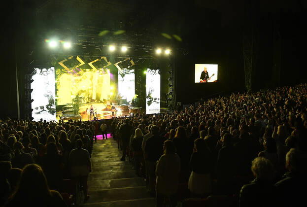 July 30, 2022, Mountain View, CA, USA: The Chicks - Emily Strayer, Natalie Maines and Martie Maguire perform at Shoreline Amphitheatre on July 30, 2022 in Mountain View, California. Mountain View USA - ZUMAs181 20220730_zea_s181_071 Copyright: xImagespacex