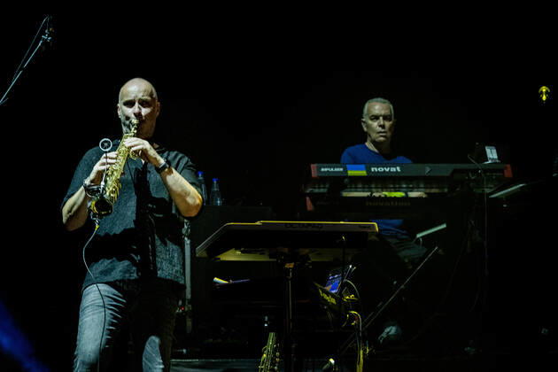 Concert of Steve Hackett, legendary guitarist of Genesis with Genesis revisited - Second out + More!Concert in Rome on 30.07.2022. Band: Steve Hackett - guitars, Roger King - keyboards Craig Blundell - drums, percussion and voice Rob Townsend - sax, flaute and percussion Jonas Reingold - bass and guitars Nad Sylvan - voice join the band Amanda Lehmann voice and guitars  Copyright: xClaudioxEnea SportReporterx xipax xLivexMediax