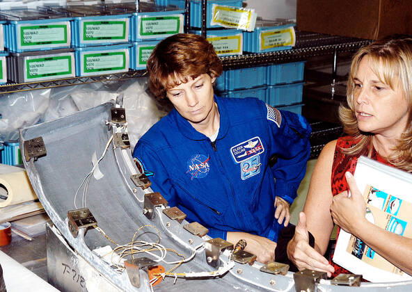 KENNEDY SPACE CENTER, FLA. - STS-114 Mission Commander Eileen Collins looks over flight equipment in the Orbiter Processing Facility, along with Glenda Laws, EVA Task Leader, with United Space Alliance at Johnson Space Center. The STS-114 crew is at KSC to take part in crew equipment and orbiter familiarization. Copyright: xpiemagsx piemagsspace-28146 !ACHTUNG AUFNAHMEDATUM GESCHÄTZT!