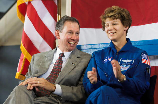 JSC2005-E-33335 (10 August 2005) --- NASA Administrator Michael Griffin and astronaut Eileen M. Collins, STS-114 commander, are pictured during the STS-114 crew return ceremonies at Ellington Field& 0146;s Hangar 276 near Johnson Space Center (JSC). Copyright: xpiemagsx piemagsspace-35612 !ACHTUNG AUFNAHMEDATUM GESCHÄTZT!