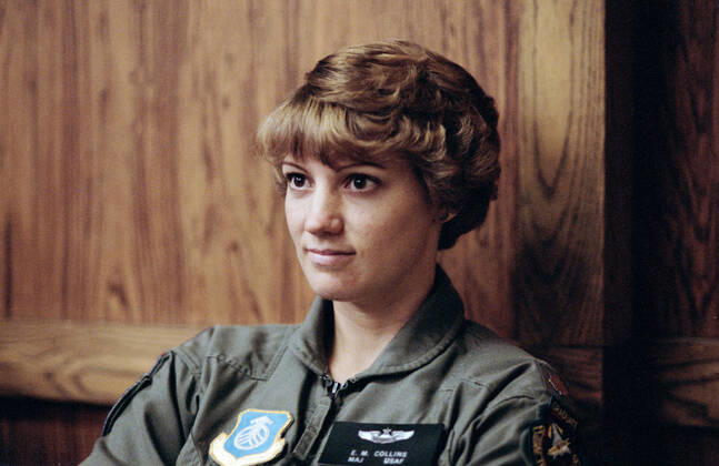S90-45845 (29-31 July 1990) --- Eileen M. Collins, a USAF major and a candidate for a pilot astronaut s position with NASA, listens to a briefing on parachute ejection. The classroom session was part of a three-day survival training course hosted by Vance Air Force Base in Oklahoma. Copyright: xpiemagsx piemagsspace-57807 !ACHTUNG AUFNAHMEDATUM GESCHÄTZT!